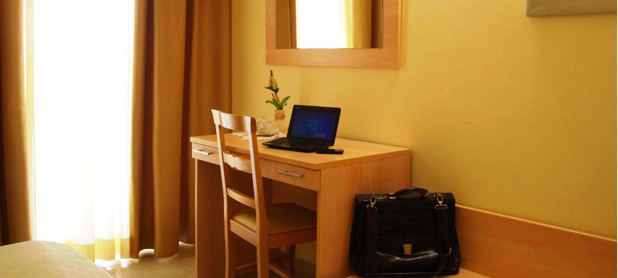 Hotel Caggiari Senigallia Buitenkant foto