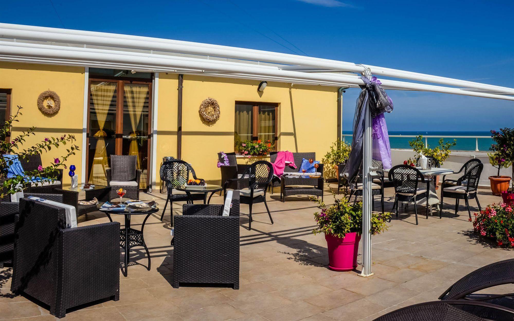 Hotel Caggiari Senigallia Buitenkant foto